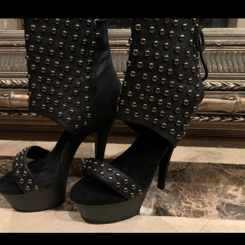 New pleaser Heel!!
